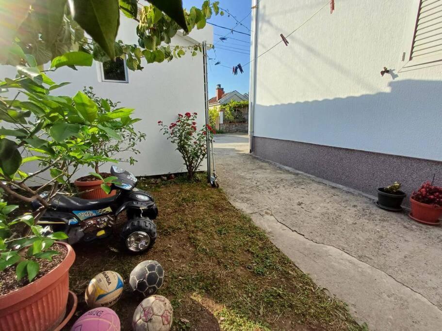 Ferienwohnung Cozy, Fully Equipped, Free Parking&Wifi, Quiet, 2Bd Podgorica Exterior foto