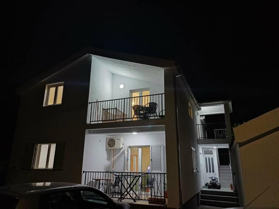 Ferienwohnung Cozy, Fully Equipped, Free Parking&Wifi, Quiet, 2Bd Podgorica Exterior foto